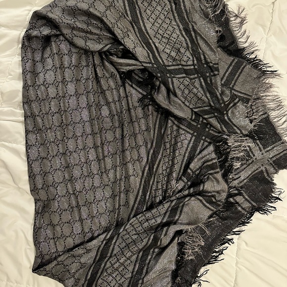 Authentic Gucci - Picture 2 of 3